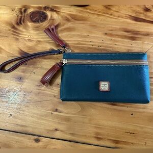 Dooney & Bourke double zipper wristlet in rare forest green